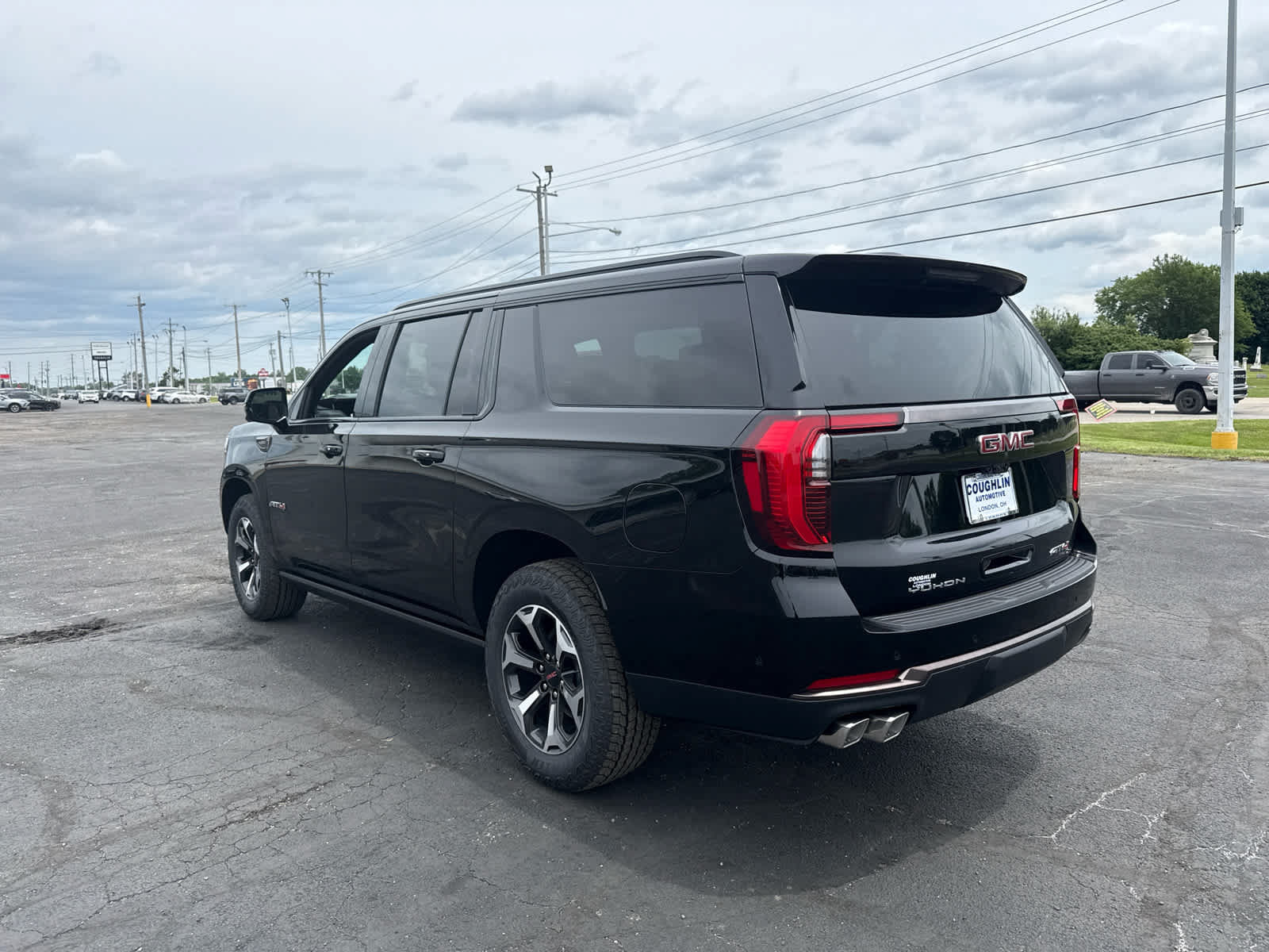 New 2026 GMC Yukon XL AT4 Ultimate w/ LPO, Floor Liner Package AWD/4WD image 3