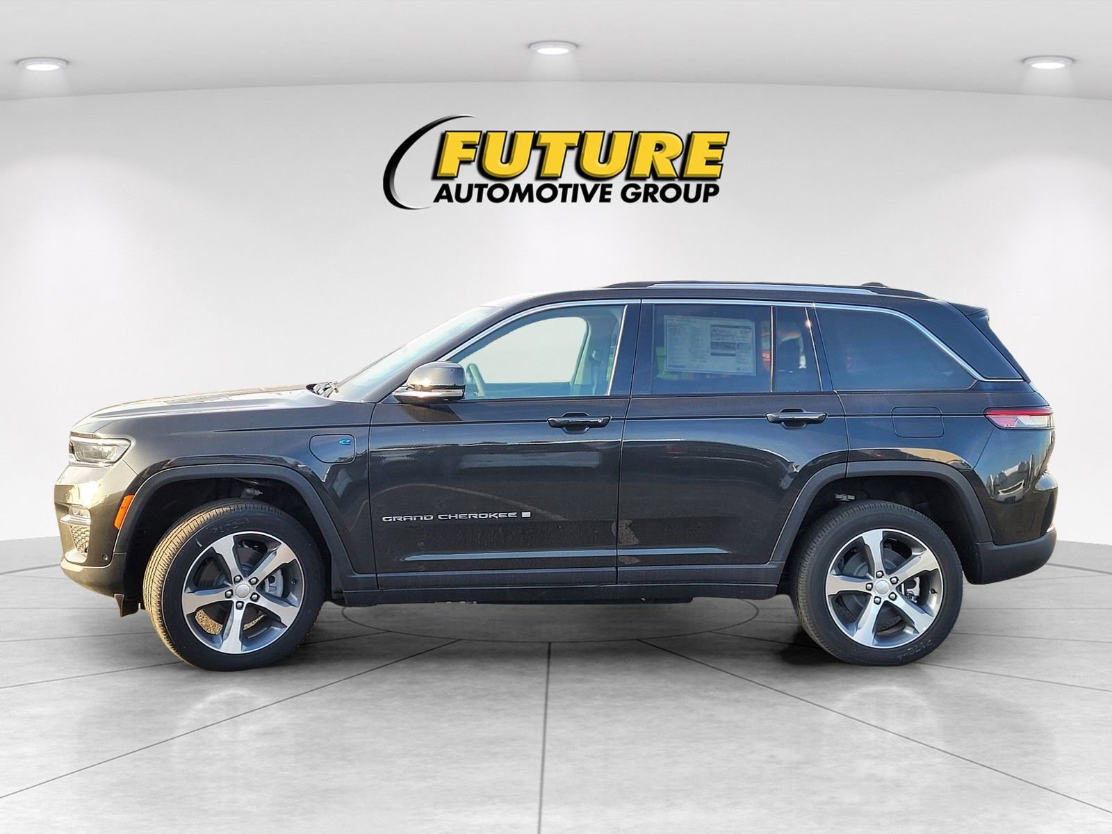 New 2024 Jeep Grand Cherokee Limited 4xe w/ Luxury Tech Group II image 4