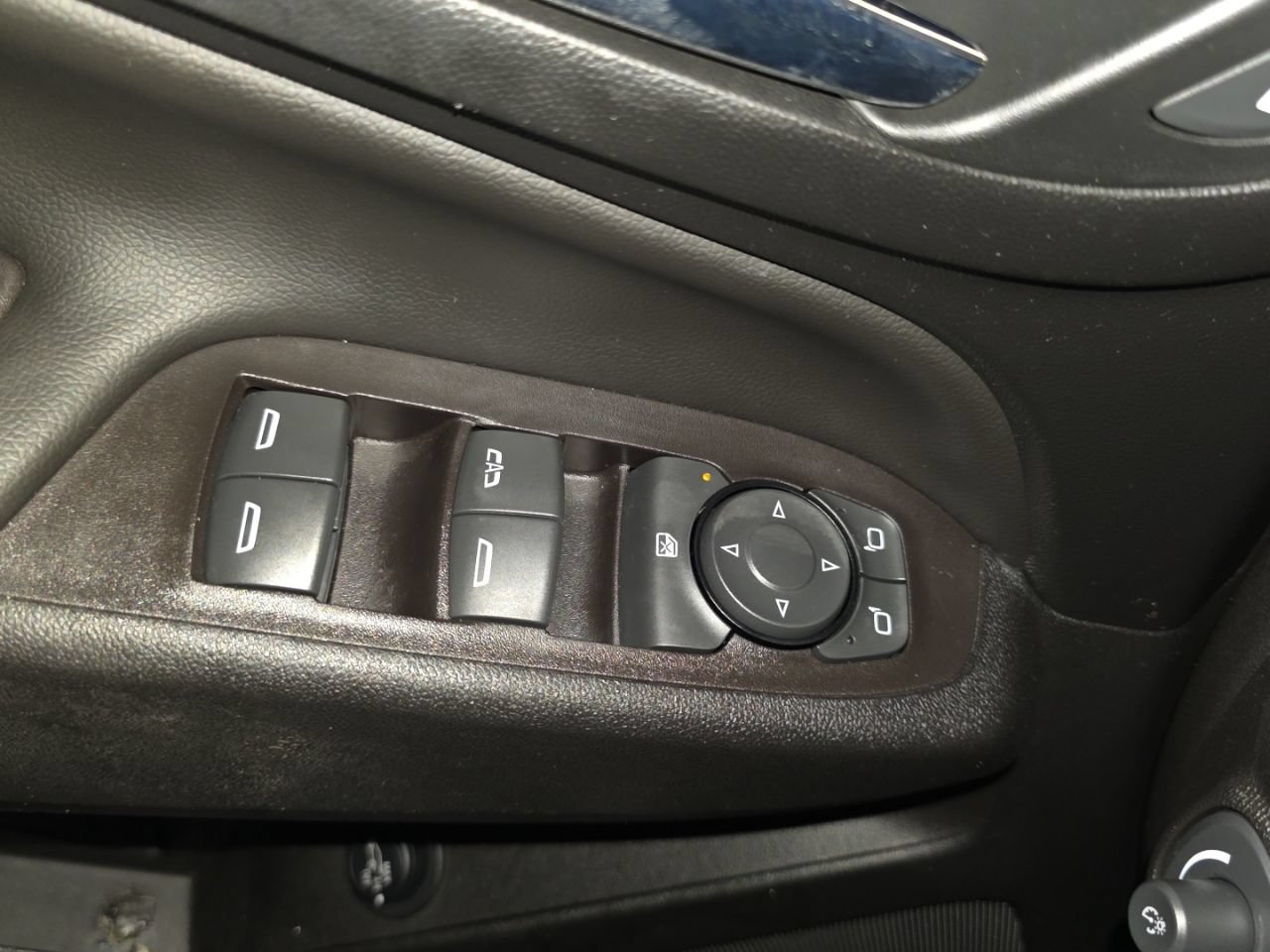 Used 2021 Chevrolet Equinox LT FWD image 29
