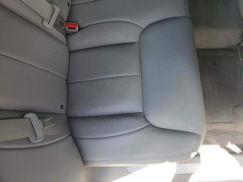 Used 2006 Cadillac DTS w/ Trunk Convenience Package image 31