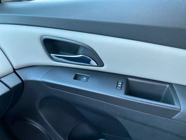 Used 2015 Chevrolet Cruze LT w/ Technology Package FWD image 16