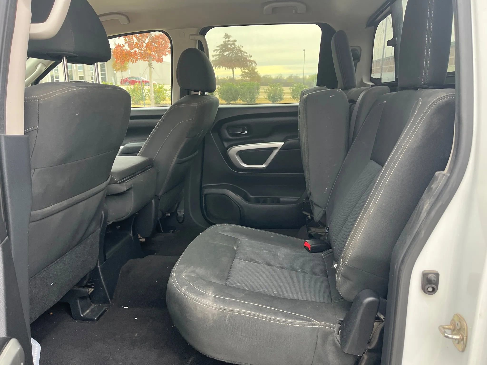 Used 2017 Nissan Titan SV image 17