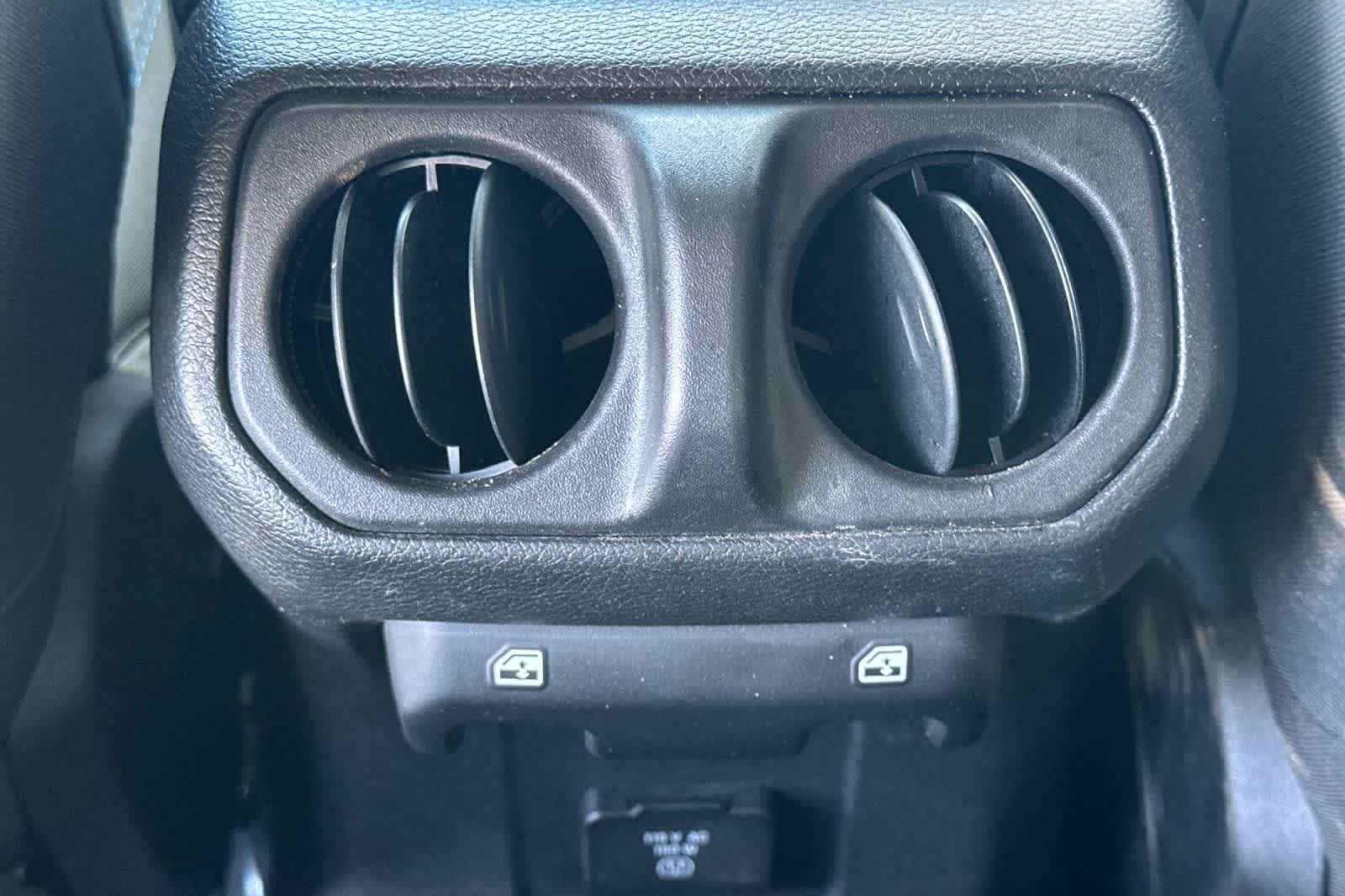 Used 2024 Jeep Wrangler Unlimited Rubicon 4xe AWD/4WD image 15