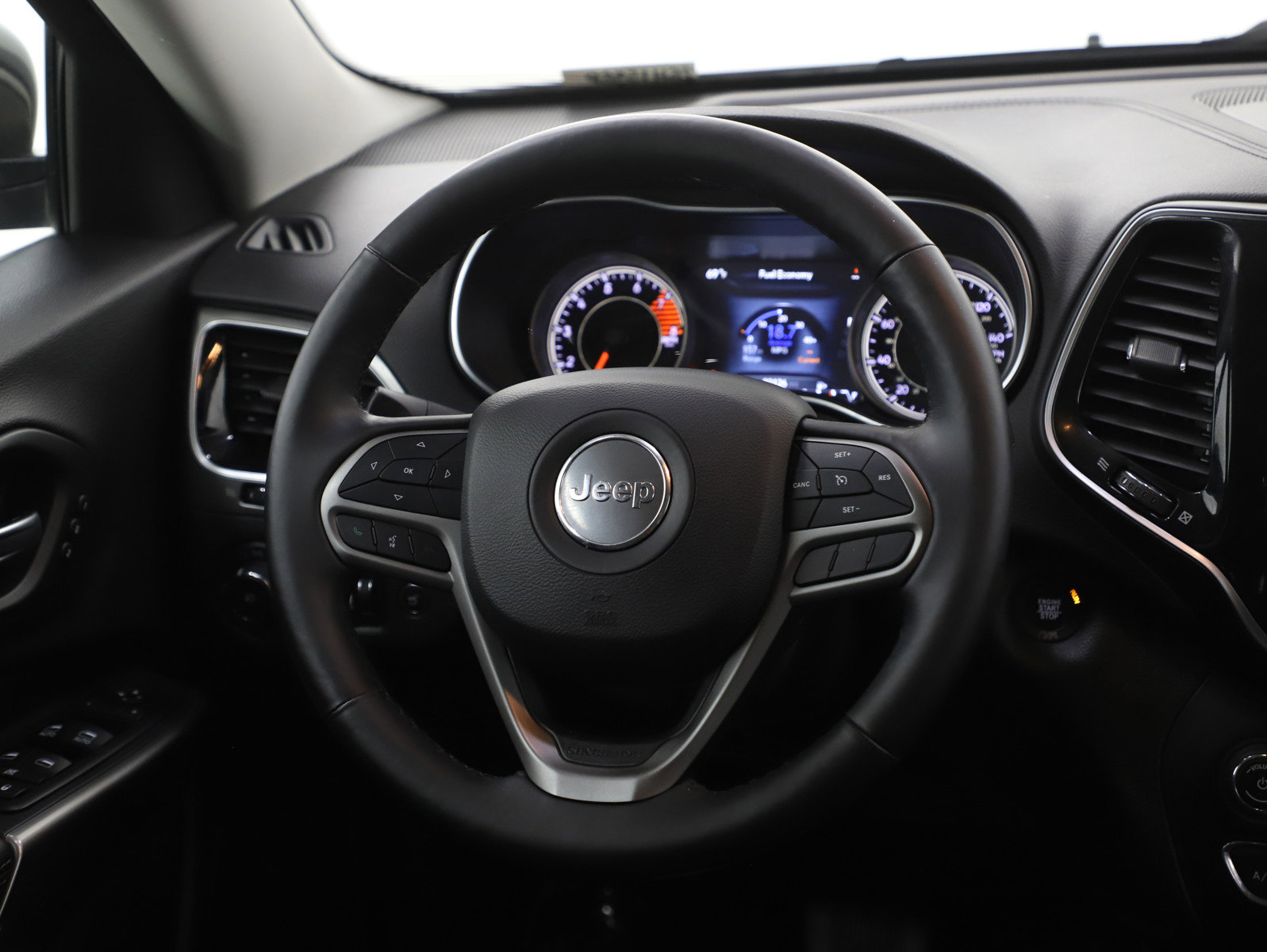 Used 2019 Jeep Cherokee Limited image 14