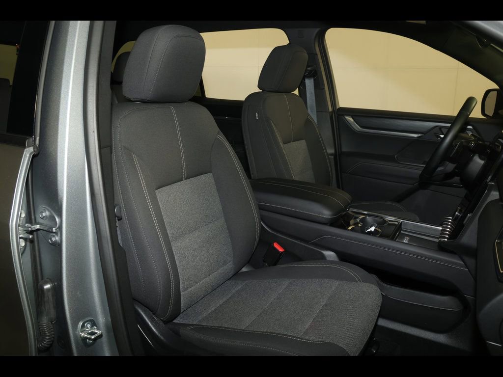 Used 2025 GMC Acadia Elevation image 31
