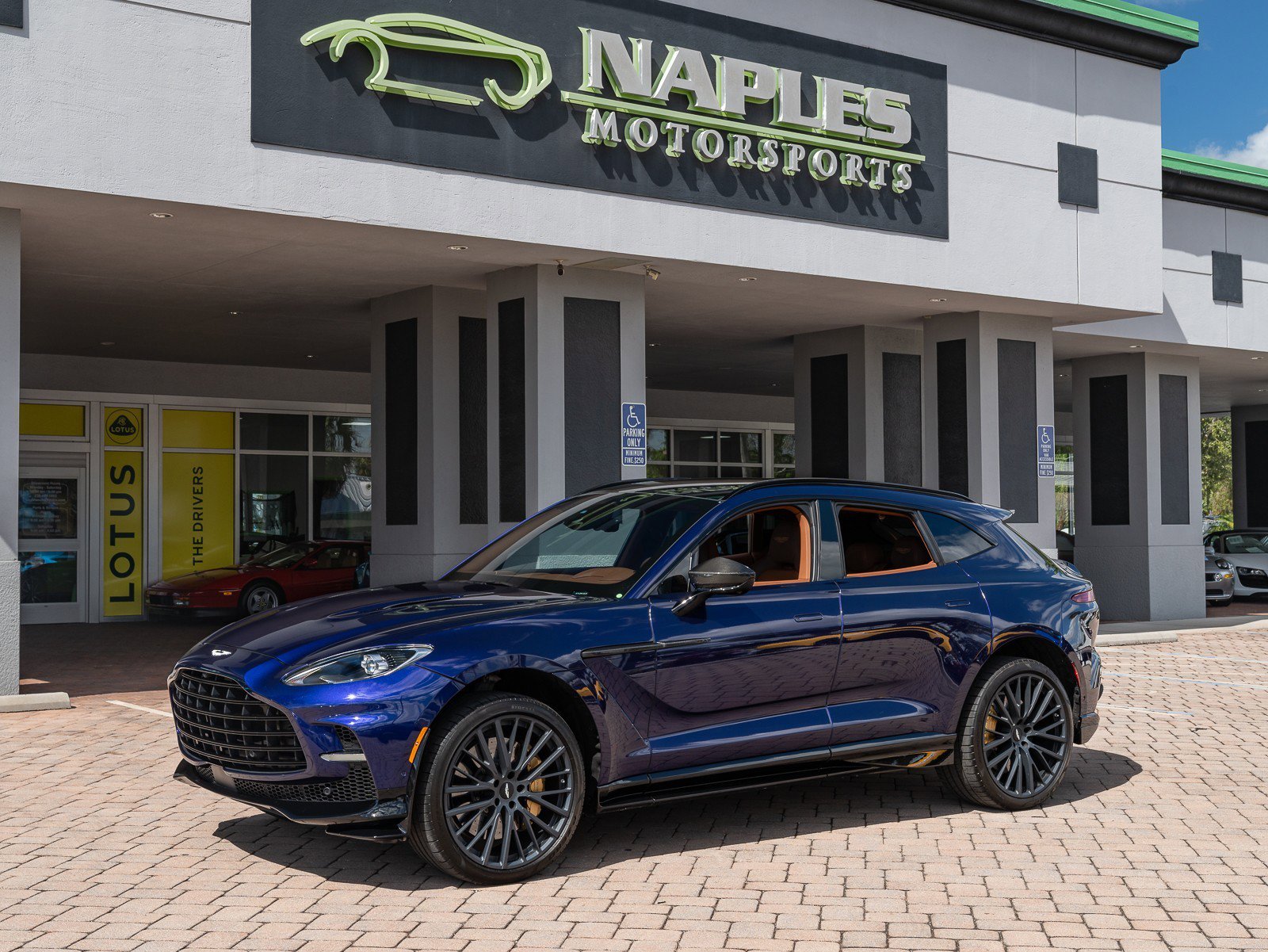 Used 2023 Aston Martin DBX 707 image 32