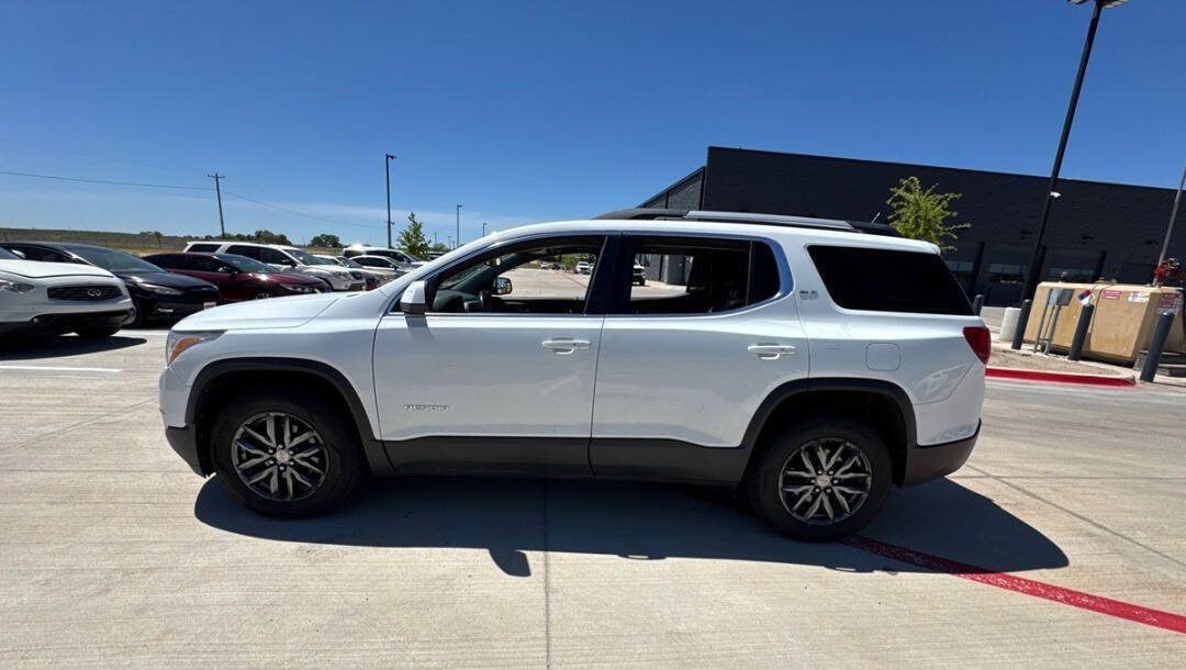 Used 2017 GMC Acadia SLT FWD image 1