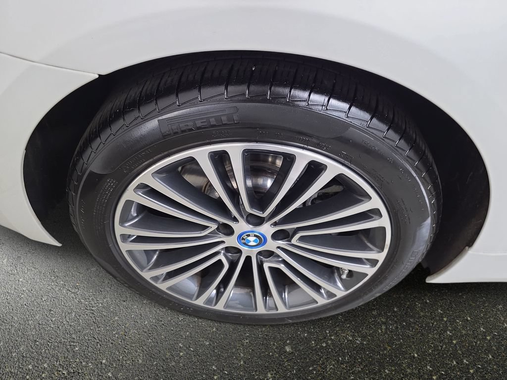 Used 2019 BMW 530e xDrive w/ Convenience Package AWD/4WD image 33
