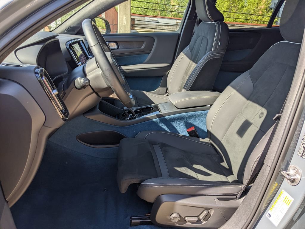 Certified 2023 Volvo C40 P8 Recharge Ultimate image 11
