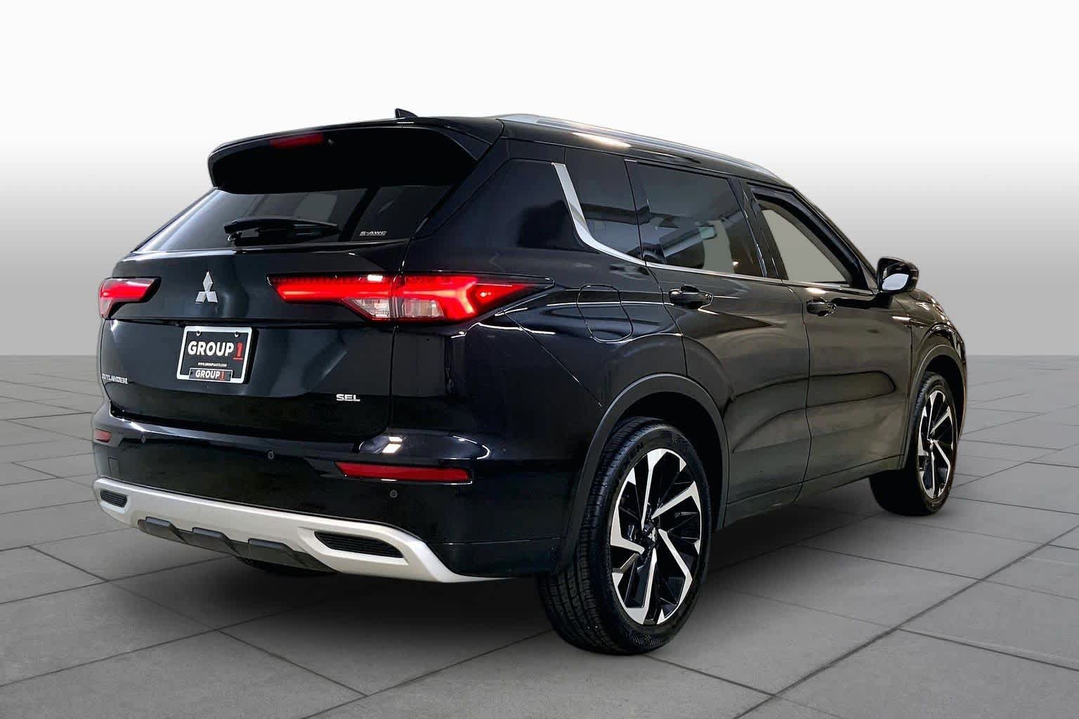 Used 2023 Mitsubishi Outlander SEL AWD/4WD image 12