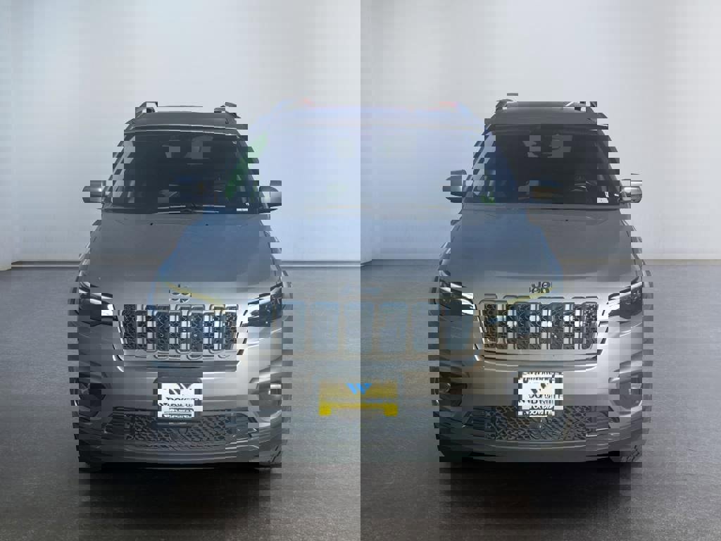 Used 2021 Jeep Cherokee Latitude Lux w/ Mopar Interior Package image 2