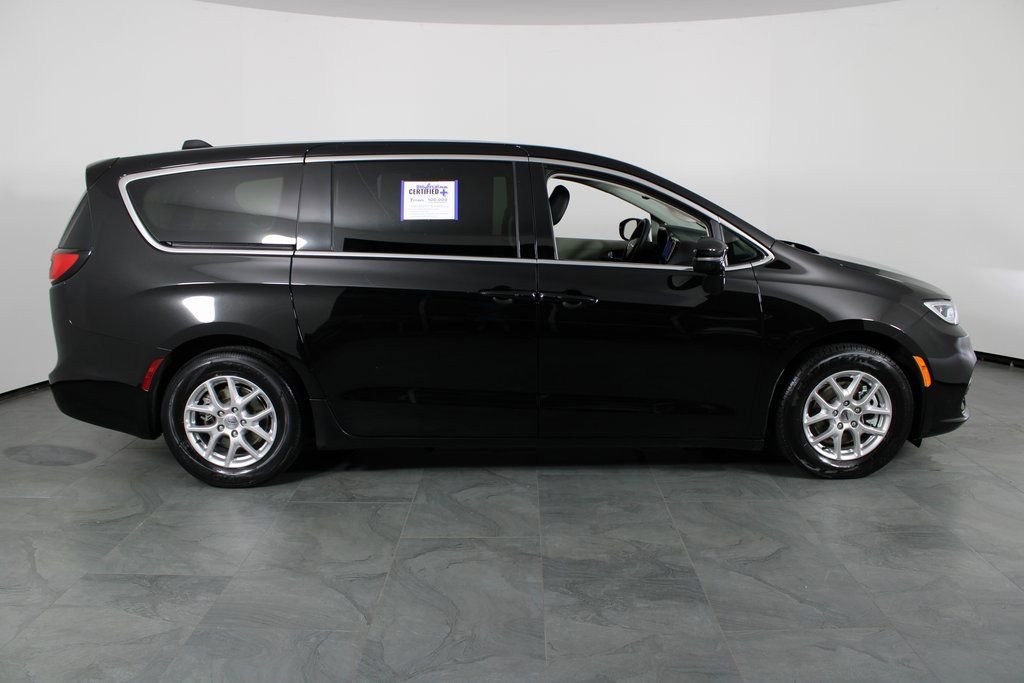 Used 2024 Chrysler Pacifica Touring-L image 12