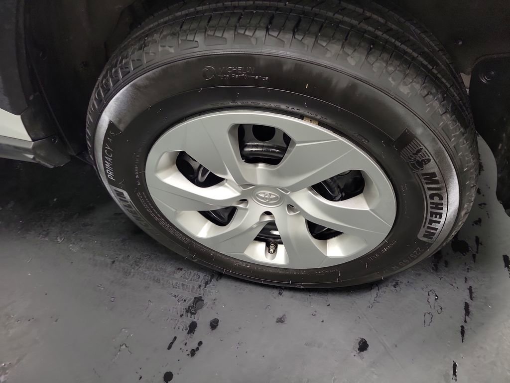 Used 2023 Toyota RAV4 LE image 10