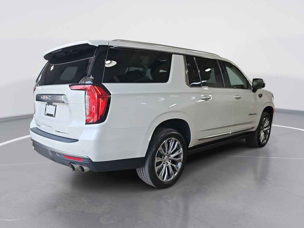 Used 2023 GMC Yukon XL Denali w/ Denali Reserve Package AWD/4WD image 3