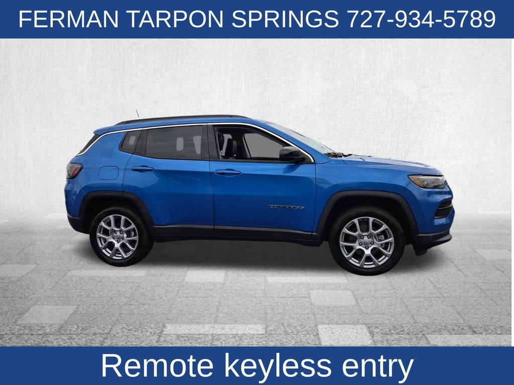 Used 2022 Jeep Compass Latitude w/ Sun and Sound Group AWD/4WD image 12