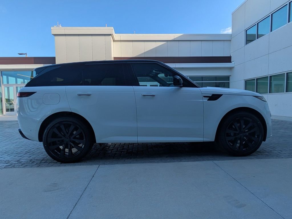 New 2026 Land Rover Range Rover Sport Dynamic SE image 4
