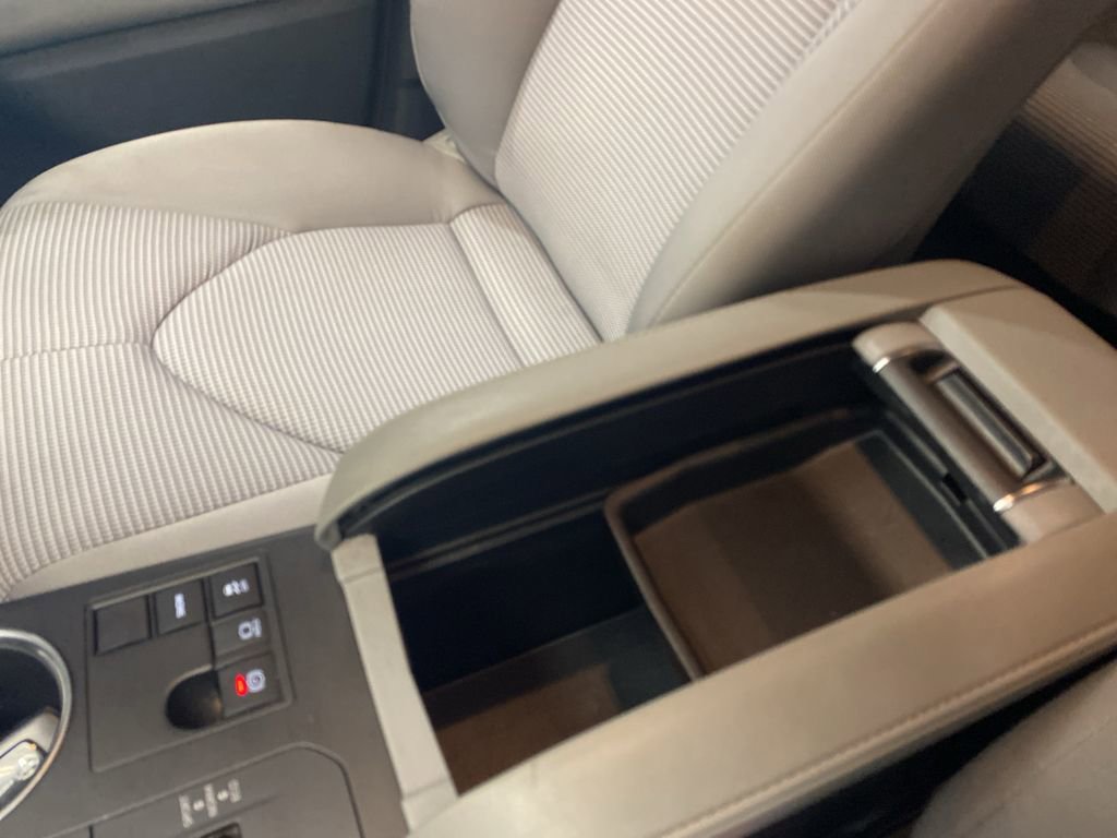 Used 2023 Toyota Highlander L image 31