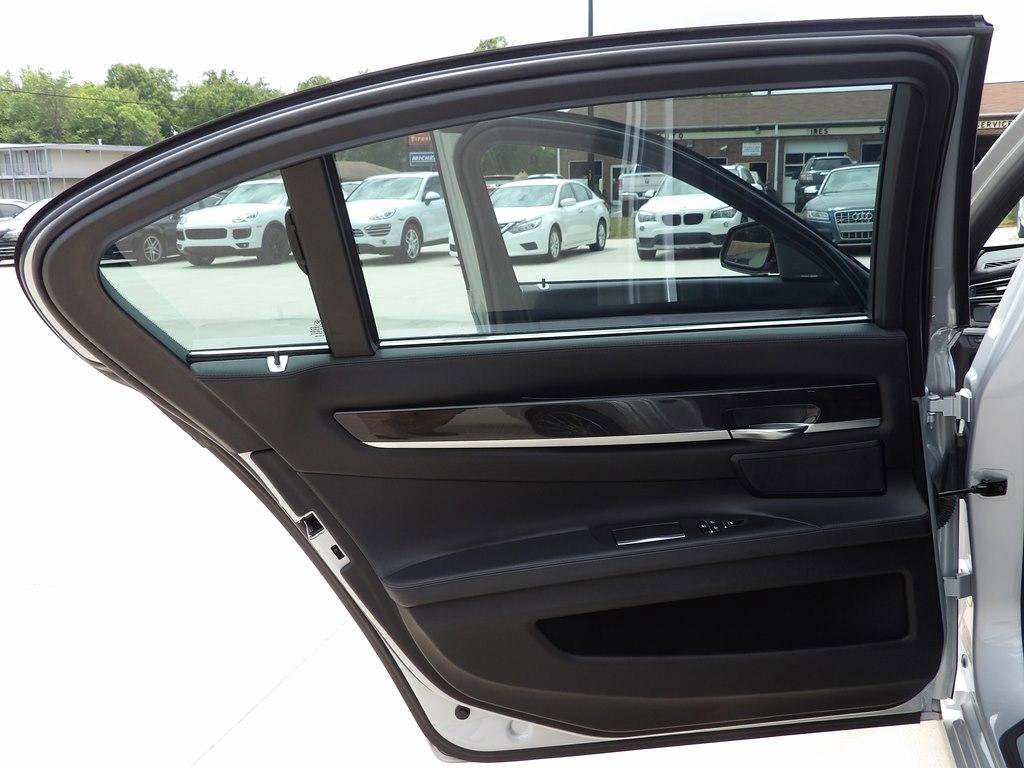 Used 2015 BMW 750Li RWD image 25