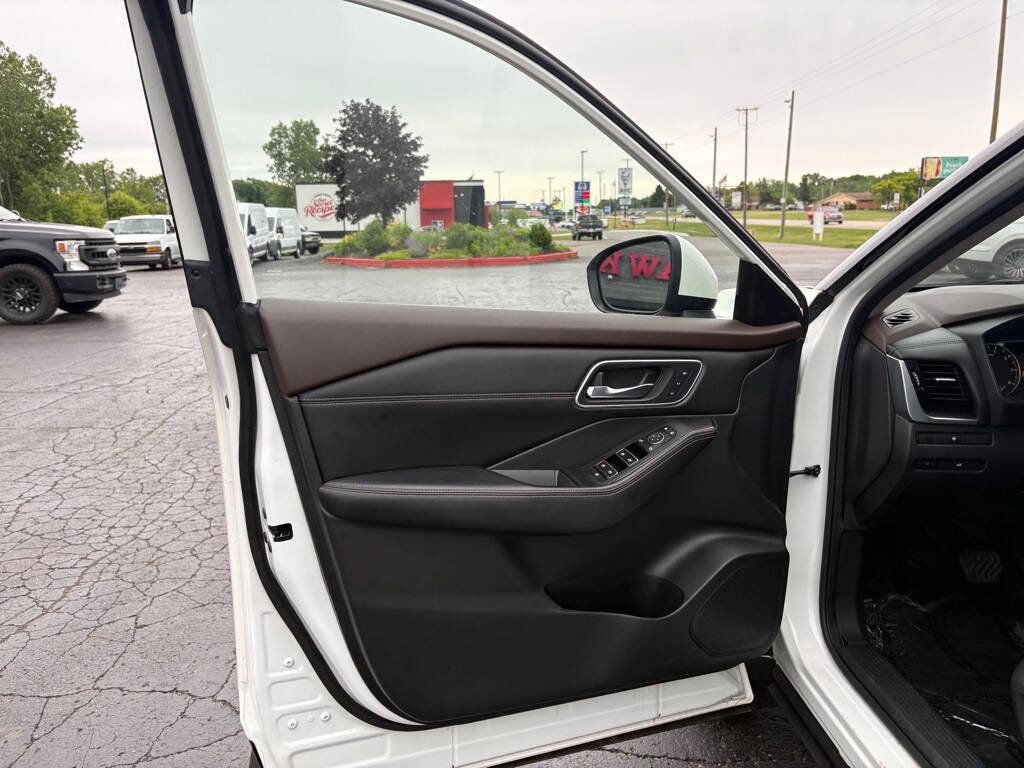 Used 2021 Nissan Rogue SL w/ Premium Package AWD/4WD image 18
