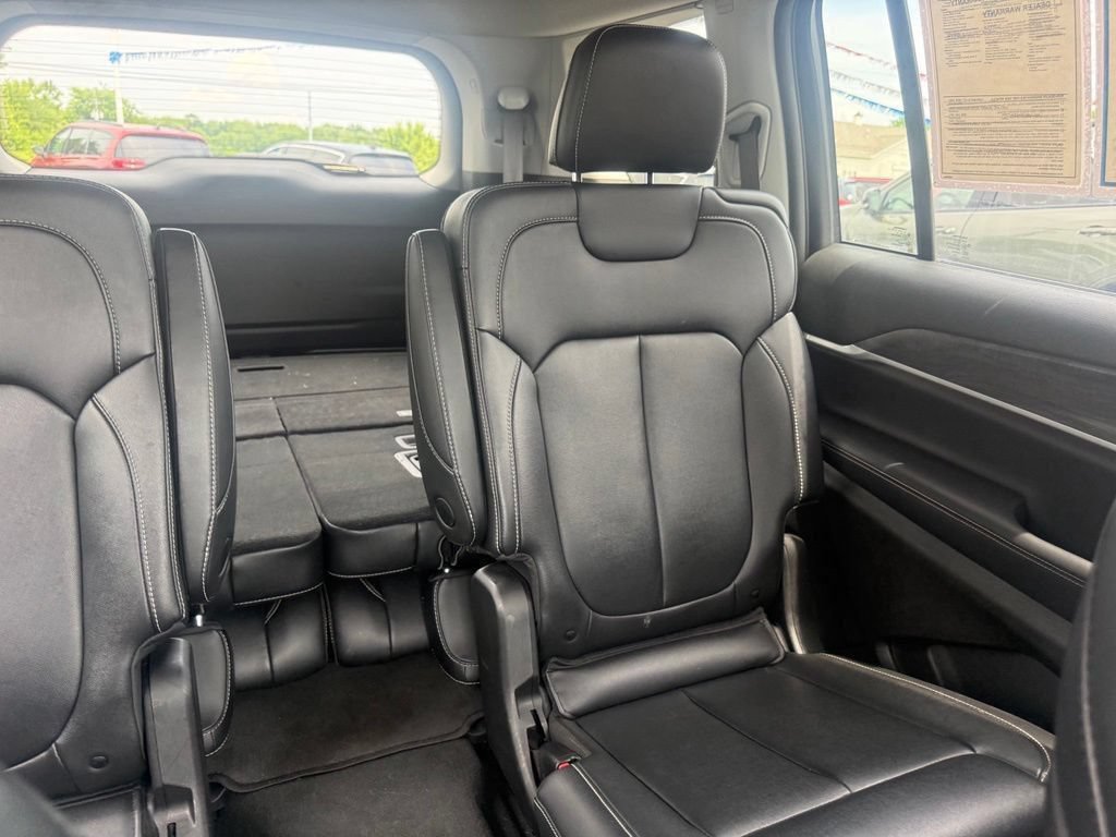Used 2023 Jeep Grand Cherokee L Limited AWD/4WD image 63