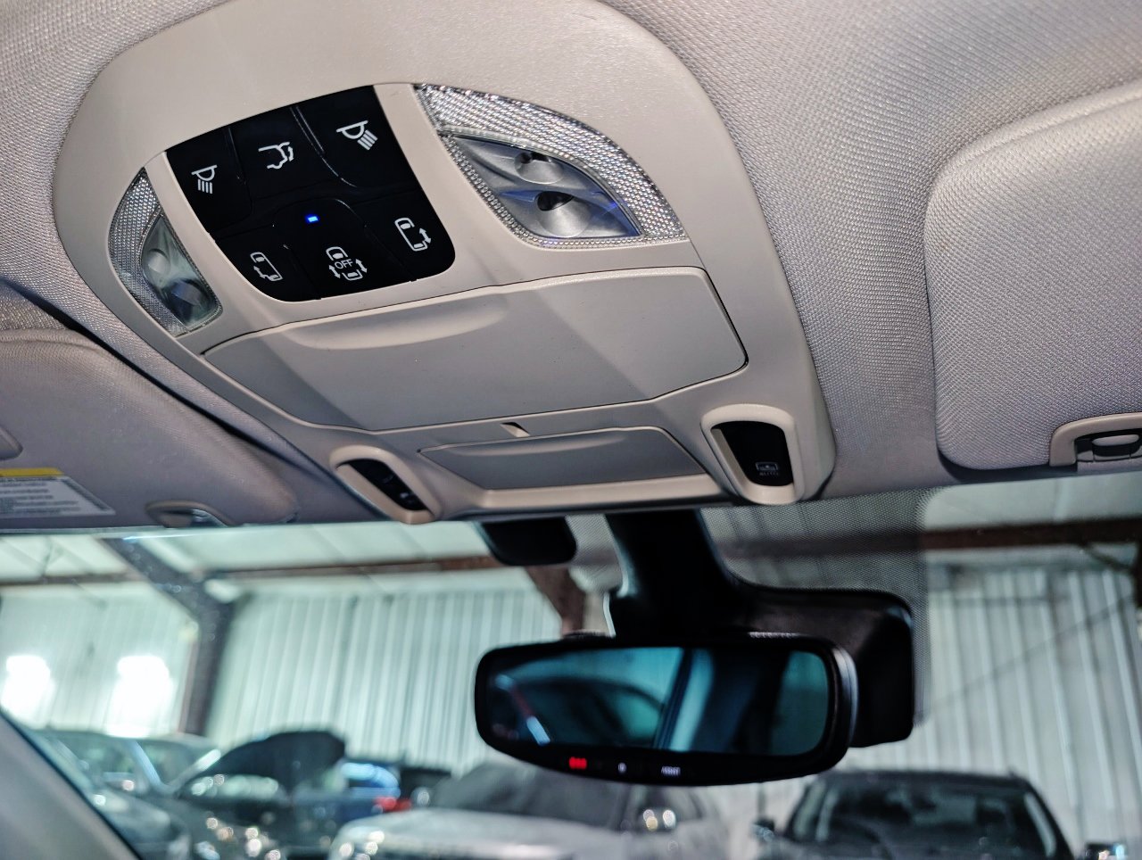 Used 2017 Chrysler Pacifica Limited image 48