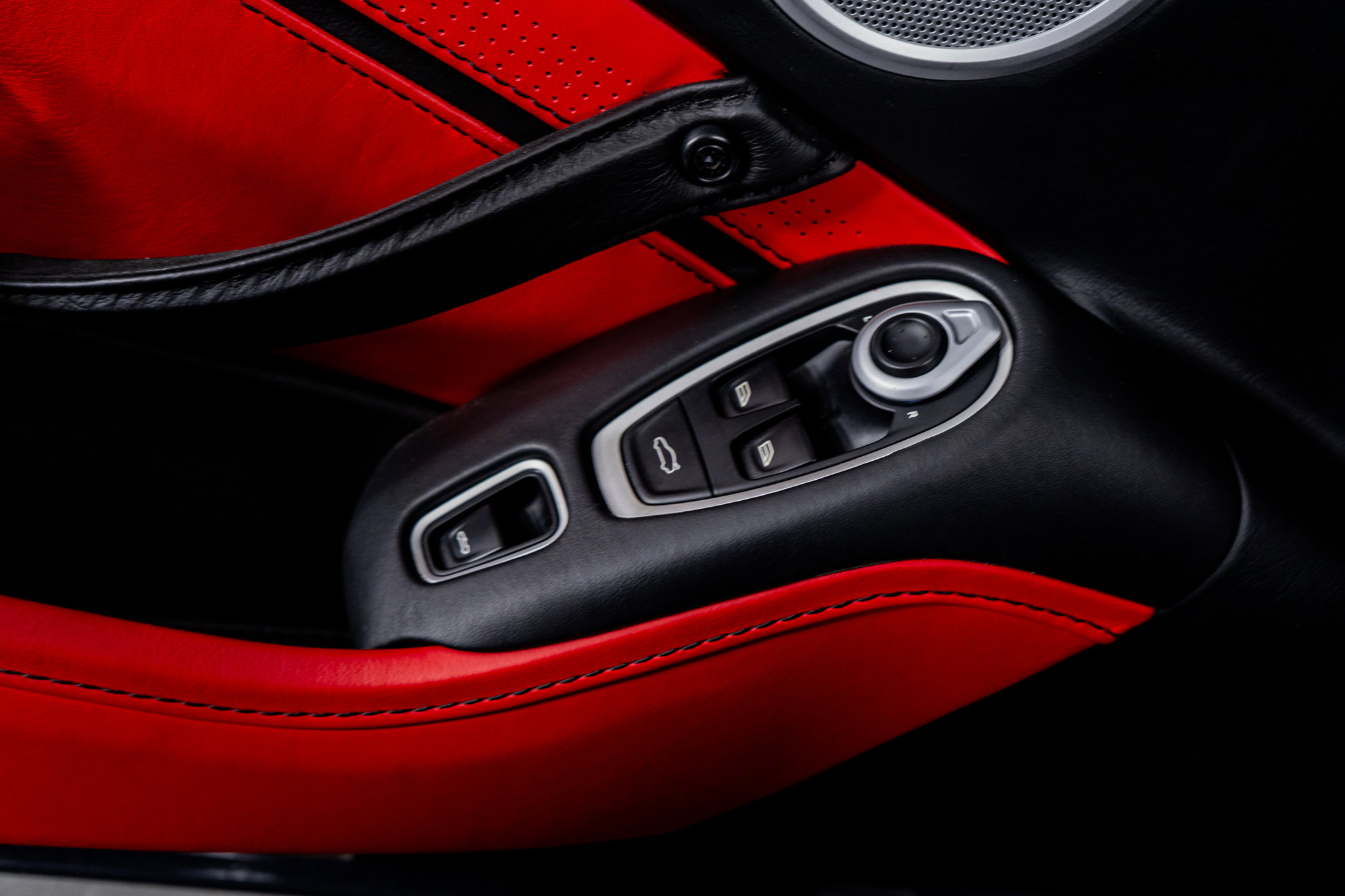 Used 2021 Aston Martin V8 Vantage Roadster image 44