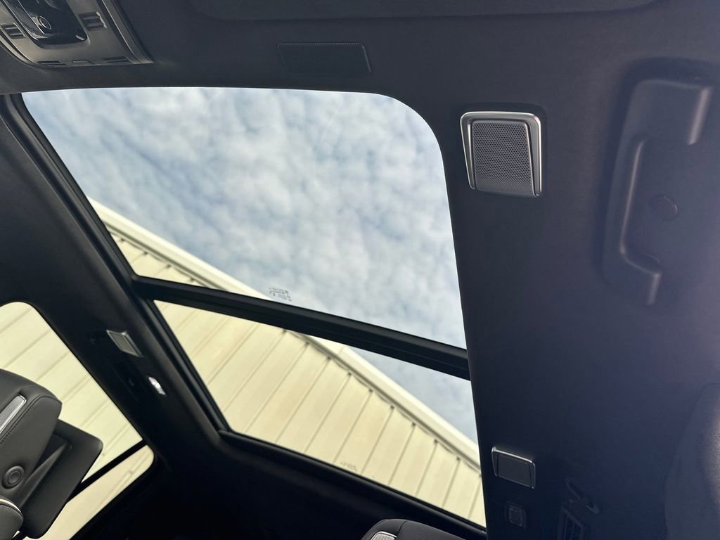 New 2026 Cadillac Escalade ESV Platinum Sport w/ LPO, ONYX Package image 31