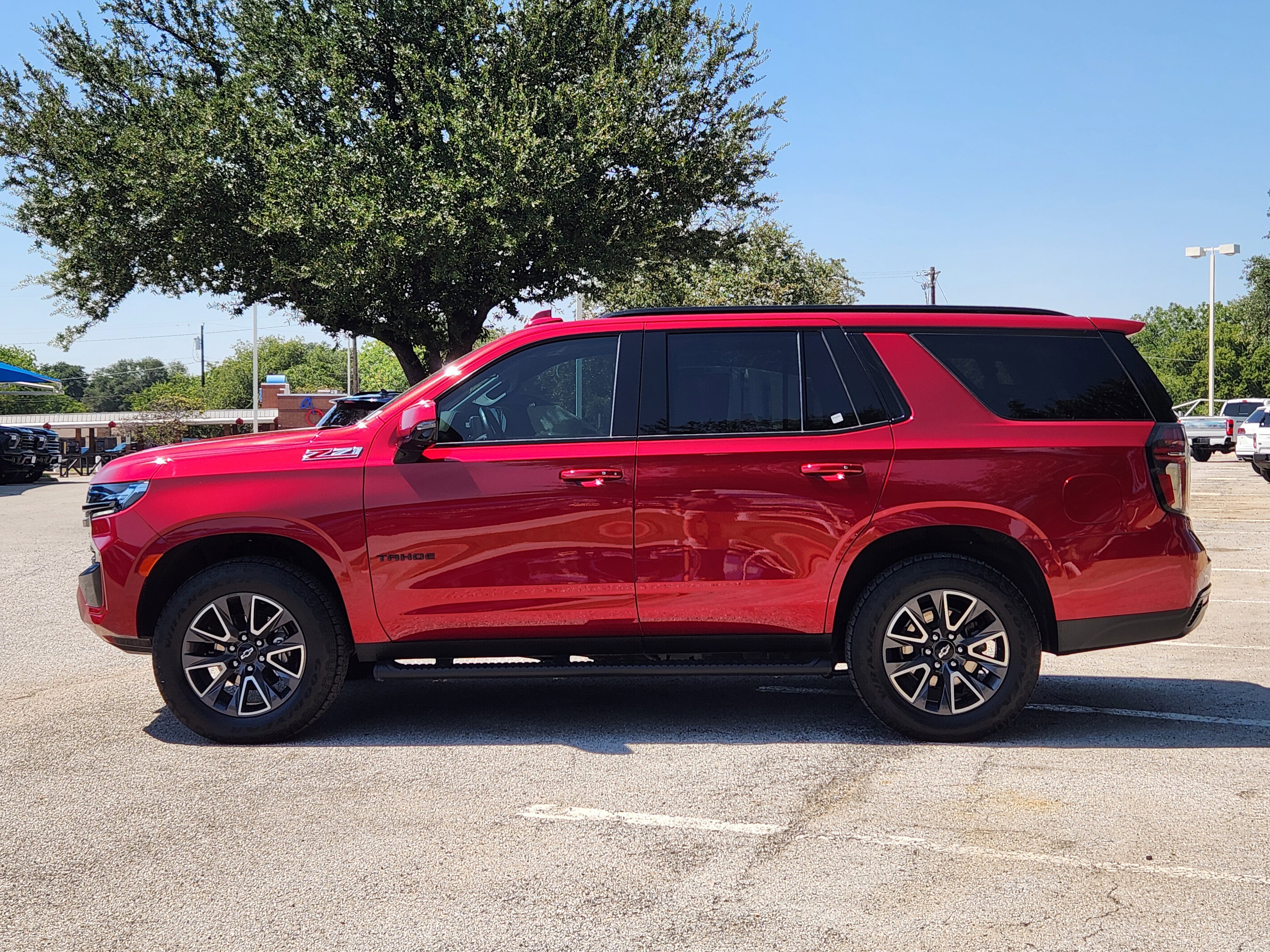 Certified 2022 Chevrolet Tahoe Z71 w/ Luxury Package image 4