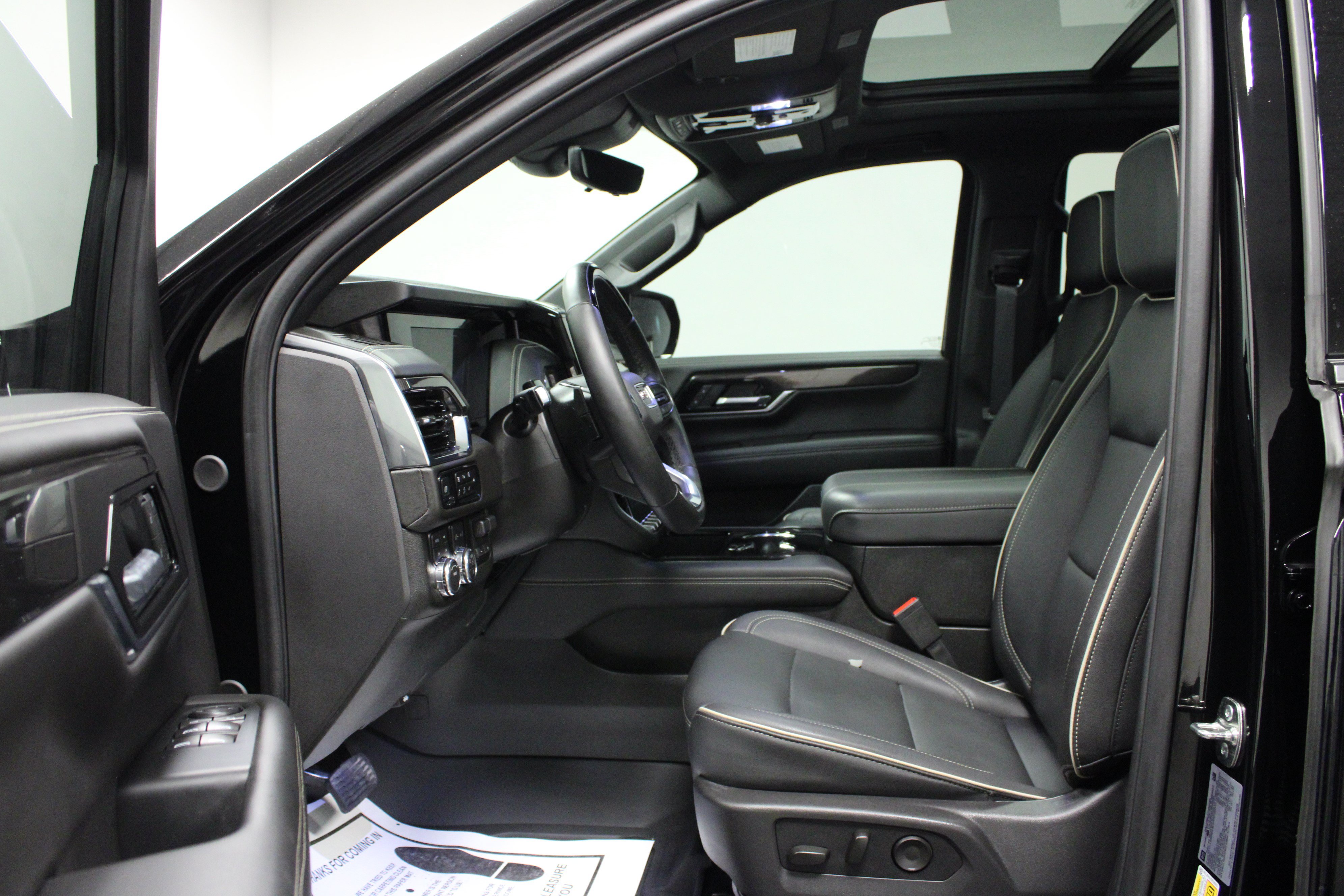 Used 2026 GMC Yukon Elevation w/ Elevation Premium Package AWD/4WD image 12