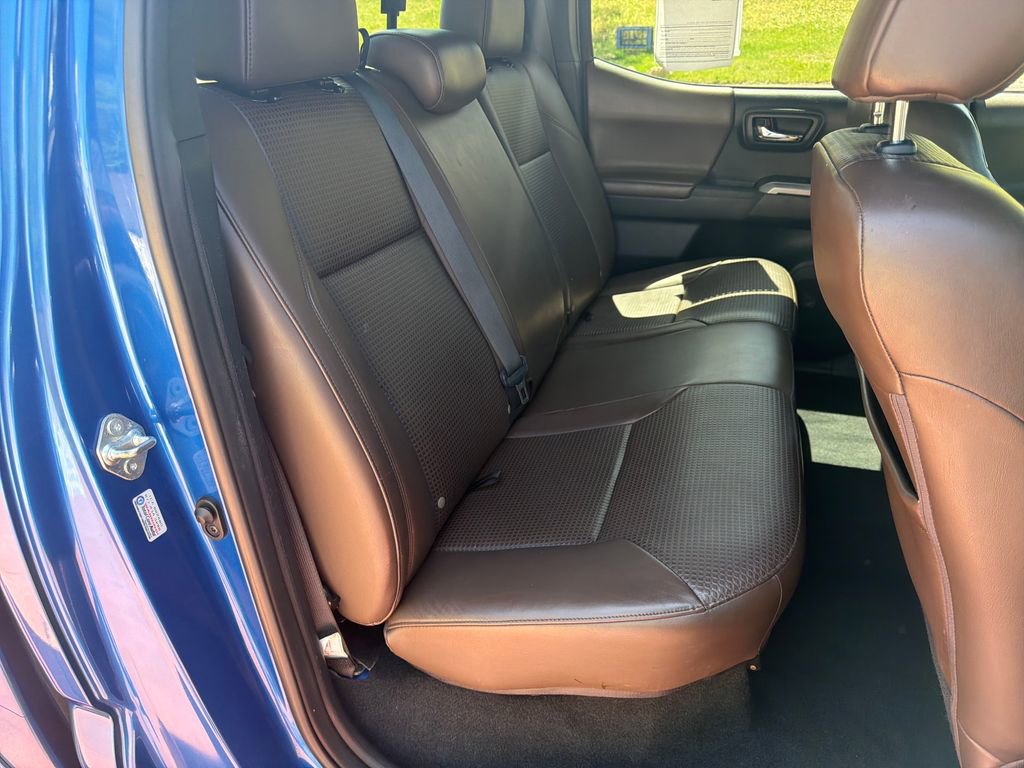 Used 2016 Toyota Tacoma Limited w/ Towing Package AWD/4WD image 26