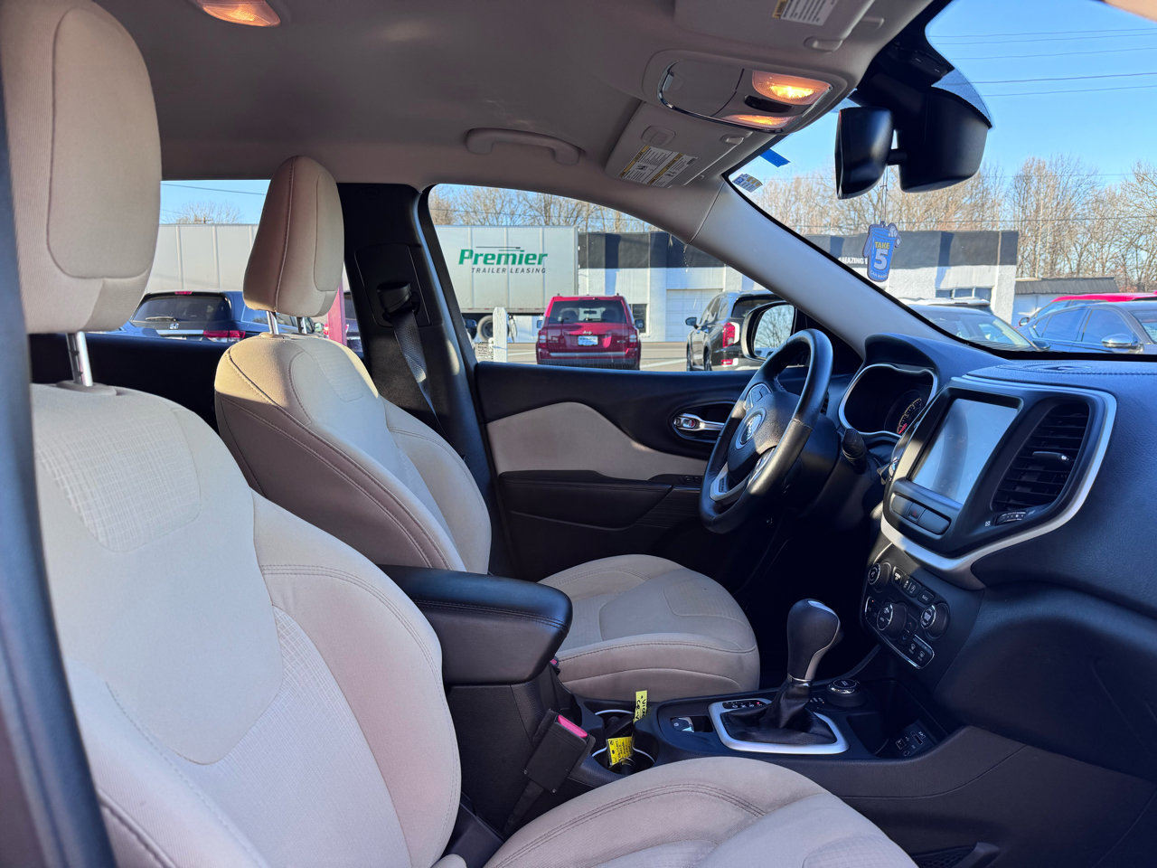 Used 2016 Jeep Cherokee Latitude w/ Comfort/Convenience Group image 10