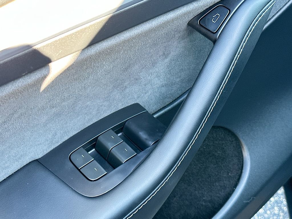 Used 2024 Tesla Model Y Long Range image 17