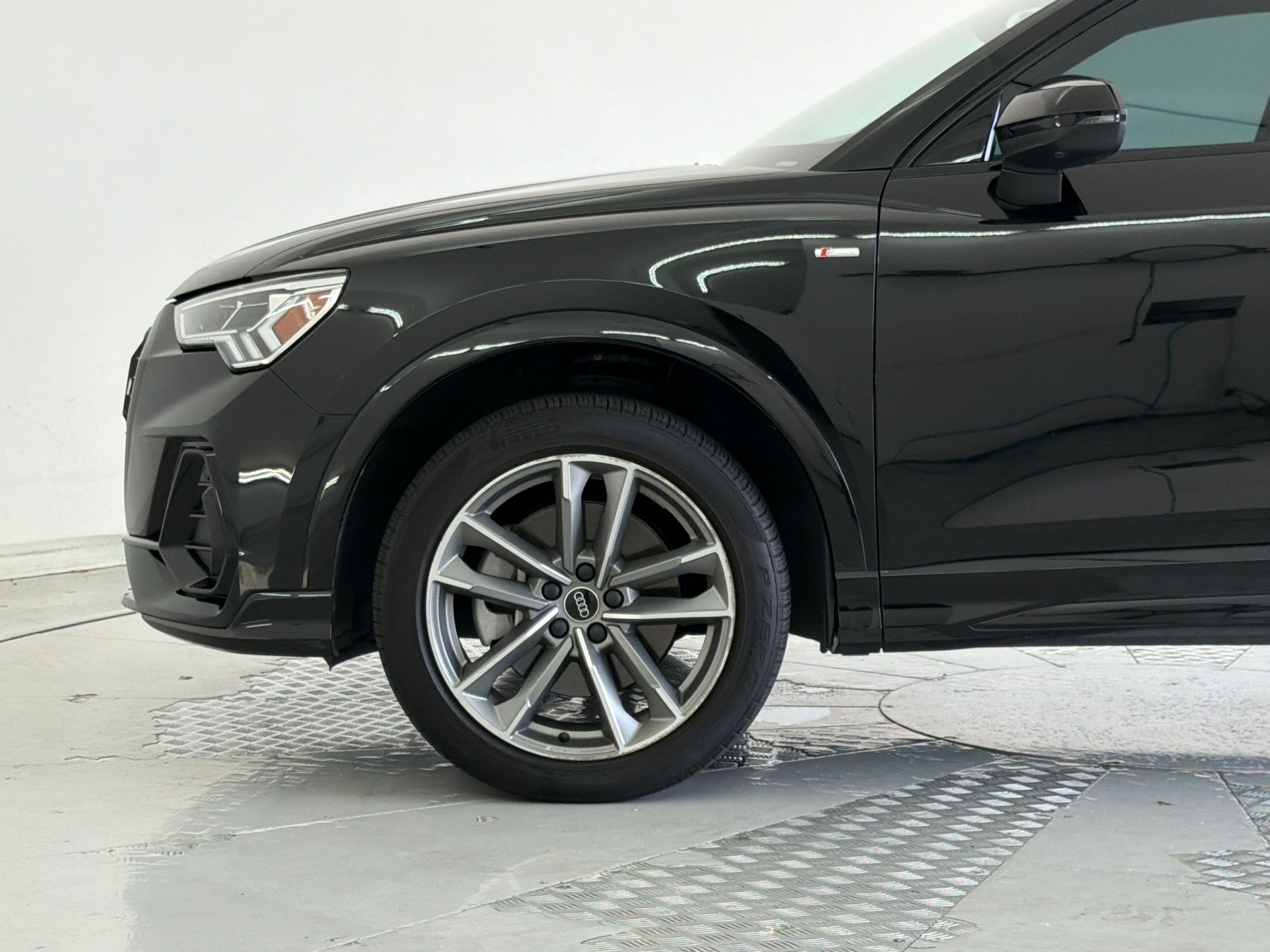 Used 2023 Audi Q3 2.0T Premium Plus w/ Premium Plus Package AWD/4WD image 24