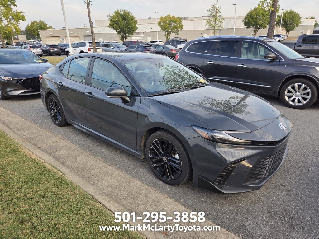 Used 2025 Toyota Camry SE FWD image 2