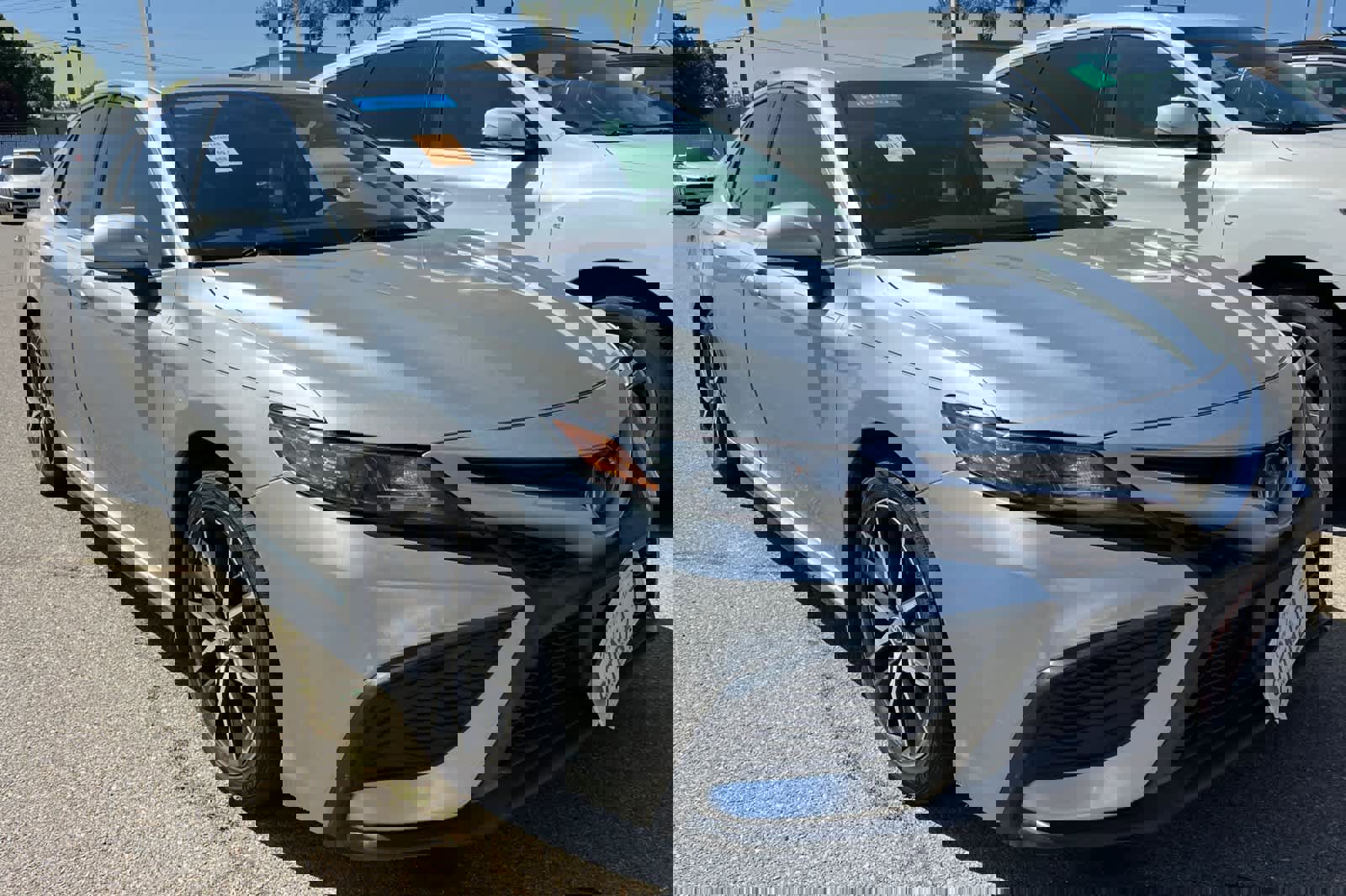 Used 2021 Toyota Camry SE w/ Convenience Package image 3