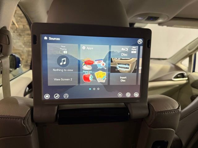 Used 2019 Chrysler Pacifica Touring-L Plus w/ Advanced Safetytec Group FWD image 4