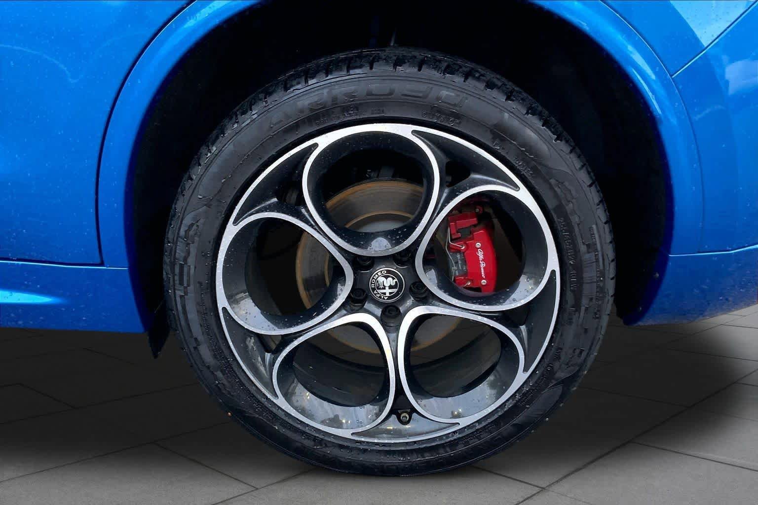Used 2023 Alfa Romeo Stelvio Veloce AWD/4WD image 11