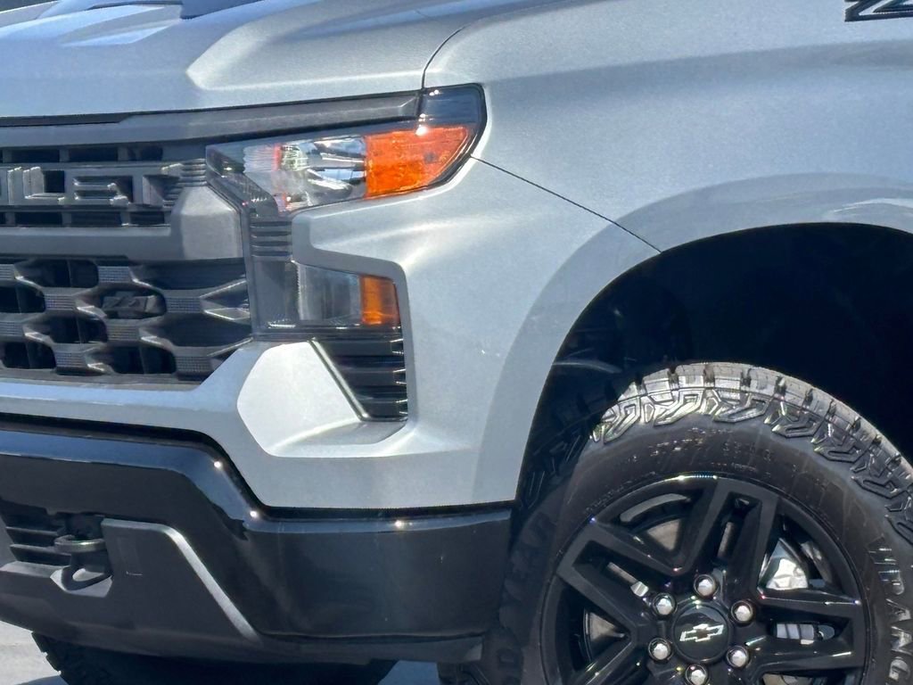 Used 2026 Chevrolet Silverado 1500 Custom Trail Boss w/ Dark Appearance Package AWD/4WD image 4