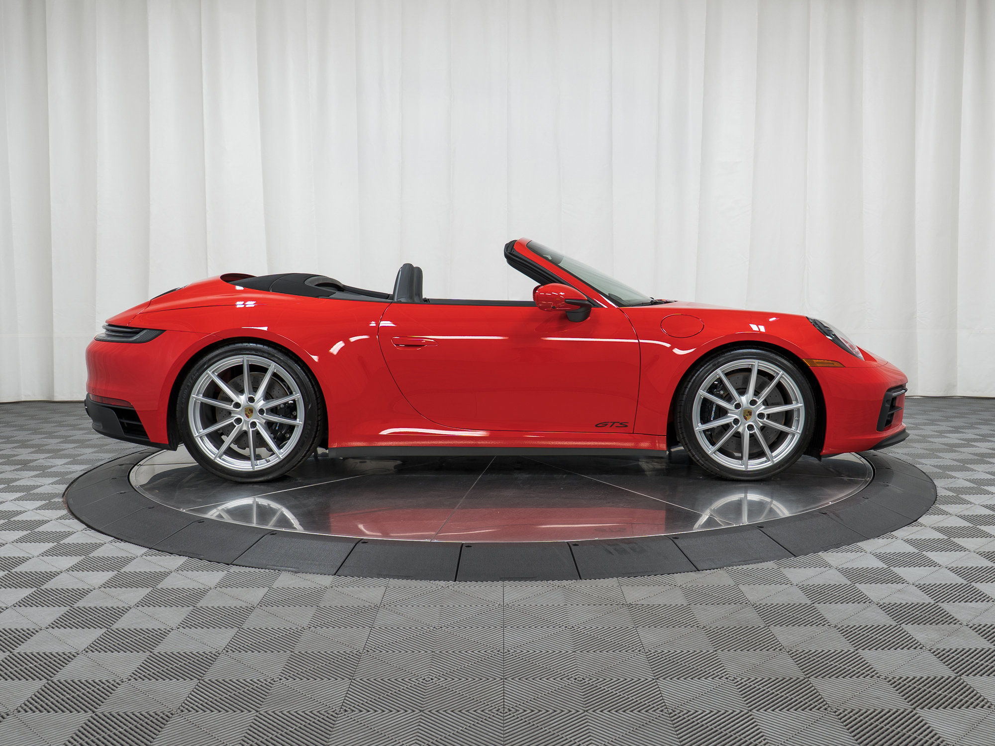 Certified 2024 Porsche 911 Carrera GTS image 8