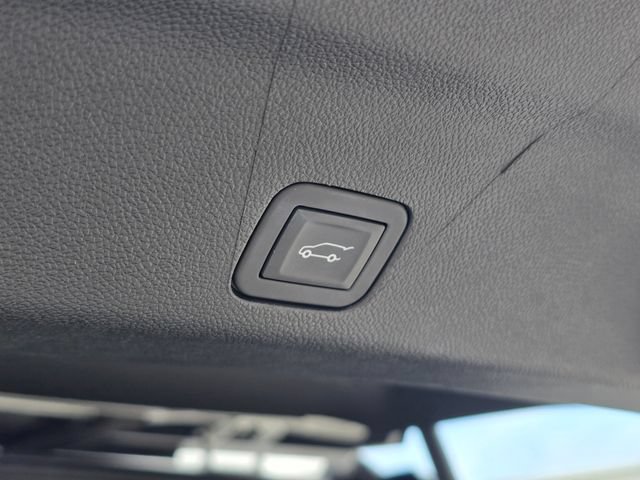 Used 2025 Chevrolet Tahoe Premier AWD/4WD image 12