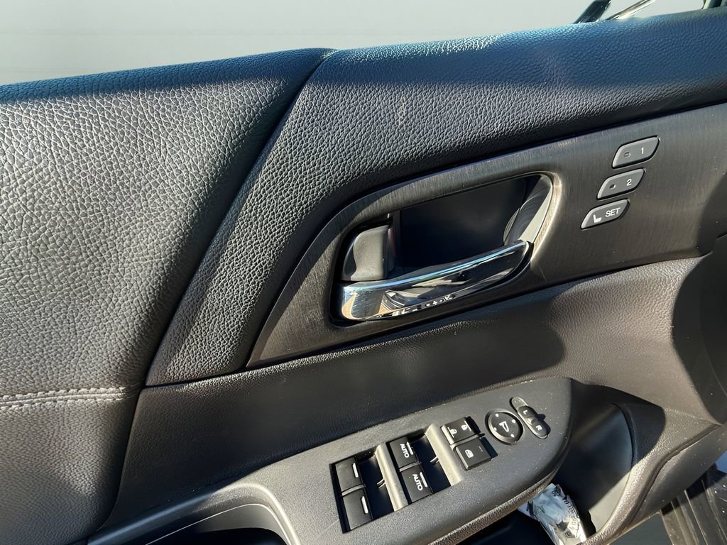 Used 2014 Honda Accord Touring image 11