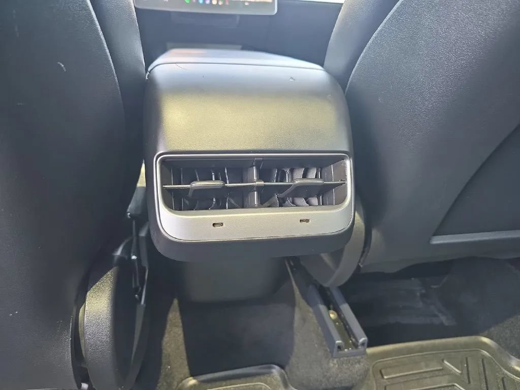 Used 2021 Tesla Model Y Long Range AWD/4WD image 19