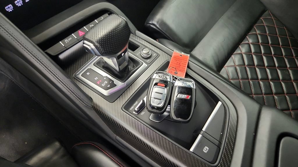 Used 2017 Audi R8 V10 w/ Carbon Exterior Package AWD/4WD image 40