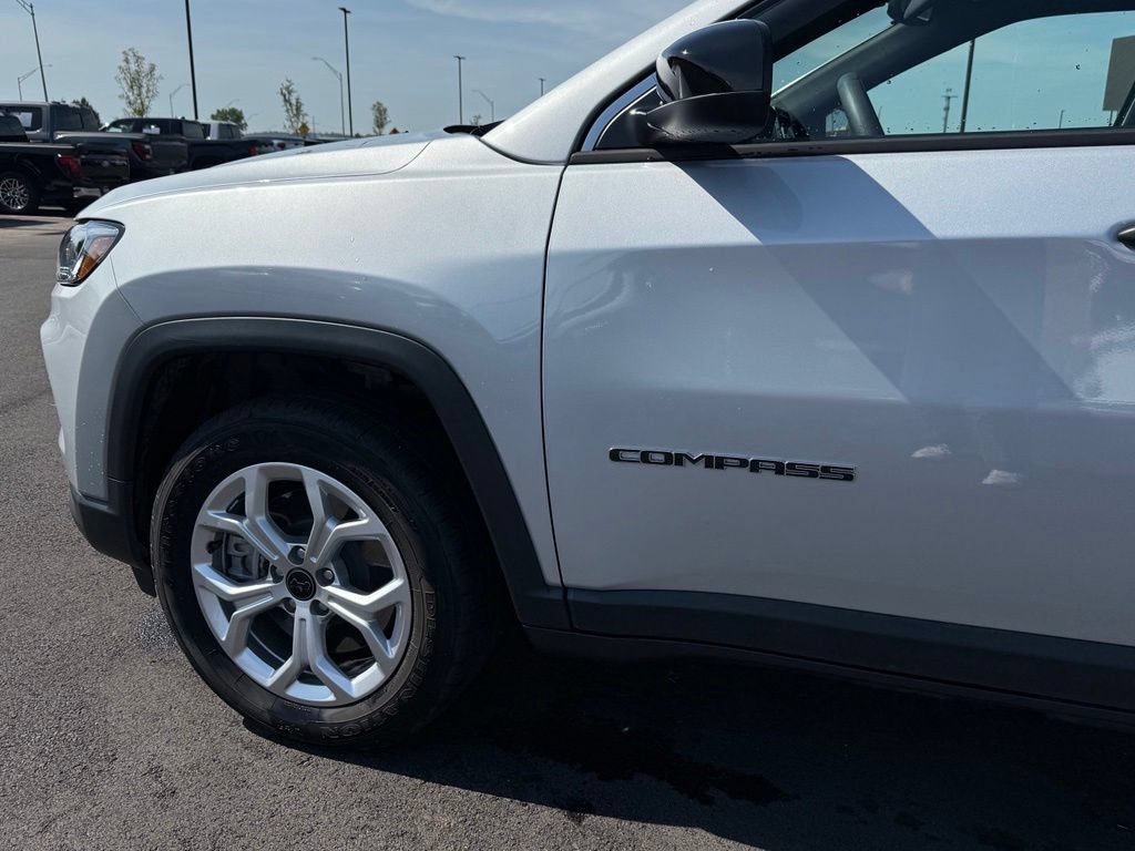 Used 2025 Jeep Compass Sport AWD/4WD image 31