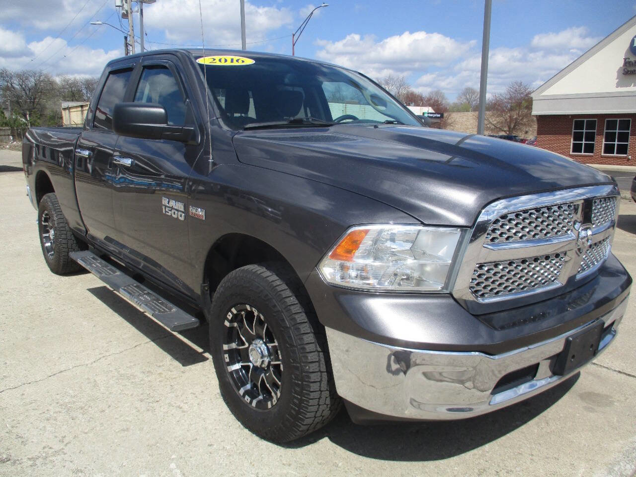 Used 2016 RAM 1500 Classic SLT AWD/4WD image 9