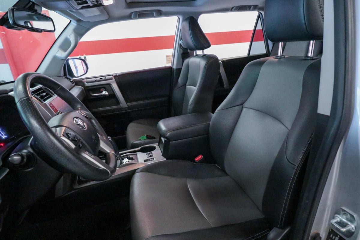 Used 2020 Toyota 4Runner SR5 Premium w/ Moonroof Package RWD image 11