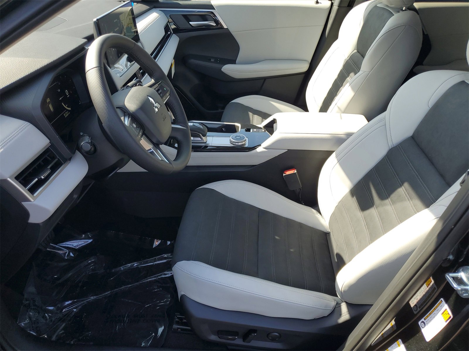 New 2025 Mitsubishi Outlander SE image 5