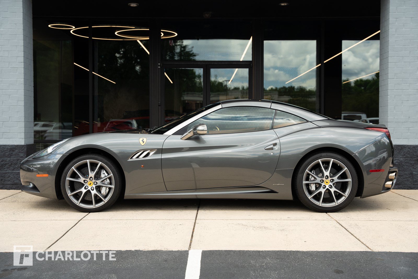 Used 2012 Ferrari California RWD image 8