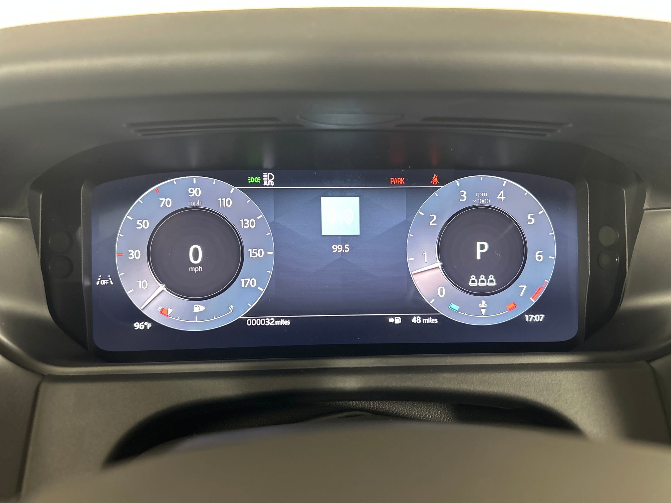 New 2026 Land Rover Range Rover Velar Dynamic SE image 16