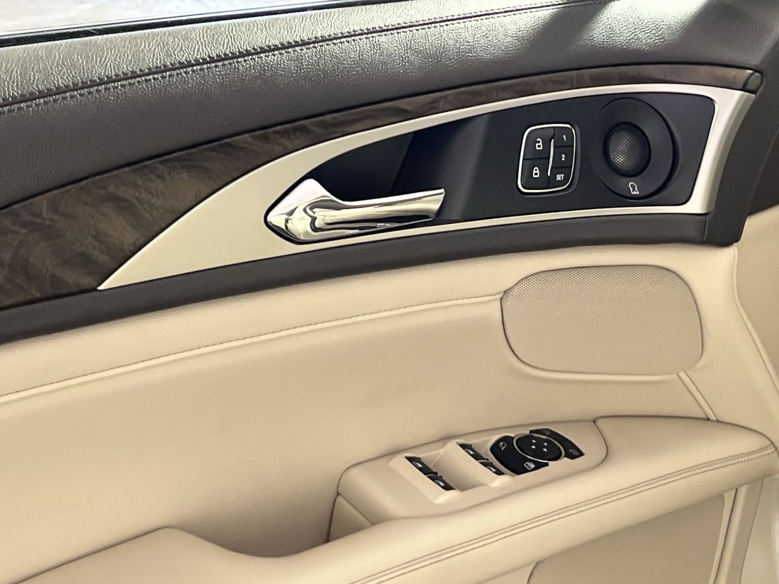 Used 2018 Lincoln MKZ Reserve w/ Technology Package FWD image 16